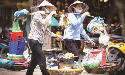 Theo quy định mới nhất, như thế nào được coi là người có thu nhập thấp?