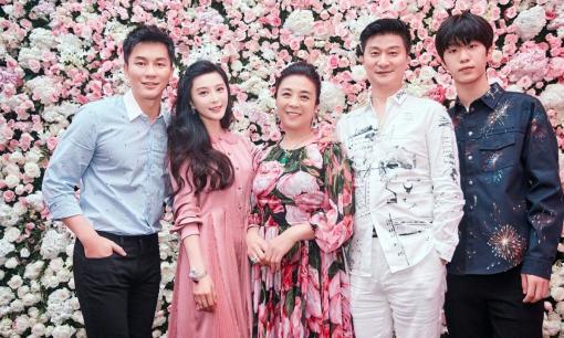 Ảnh gia đình Phạm Băng Băng: Phong thái ông bố 74 tuổi đánh bại người mẫu nam, người mẹ 69 tuổi có khí chất nổi bật