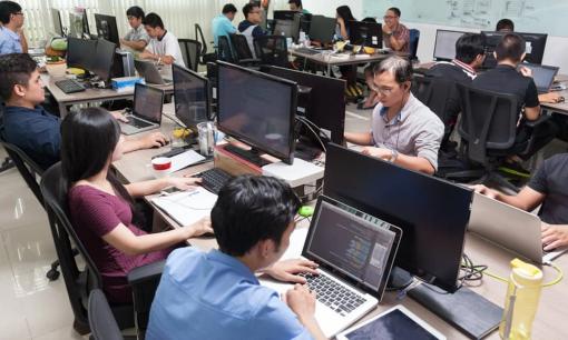 1 công ty yêu cầu nhân viên đi vệ sinh không quá 2 phút, đúng khung giờ cố định, vi phạm sẽ bị phạt tiền