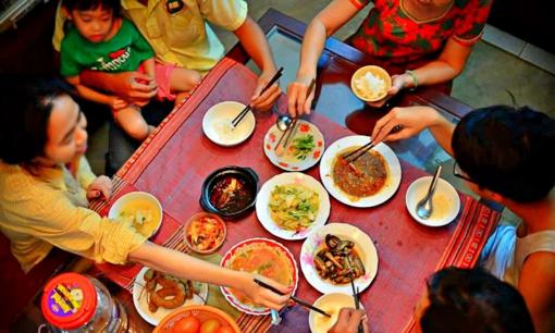 Ăn chực là gì? Sử dụng câu nói này trong trường hợp nào là phù hợp?