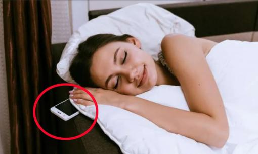 Có nên để điện thoại cách xa 1,5 mét khi ngủ không? Nguyên nhân không phải là do bức xạ, mà là vì...