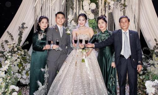 Con trai cố NSND Hoàng Dũng tung ảnh nét căng sau đám cưới, nhắn nhủ xúc động: 'Bố ơi con lấy vợ rồi'