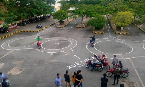 Tin cực vui: Trượt lý thuyết vẫn được thi các phần còn lại khi sát hạch giấy phép lái xe