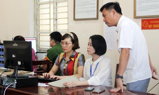 Bỏ cấp huyện, cán bộ, công chức dôi dư sẽ về đâu?
