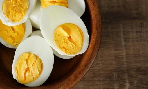 Nếu bạn ăn quá nhiều lòng đỏ trứng, lượng cholesterol của bạn có quá cao không? Câu trả lời không như bạn nghĩ, vì vậy hãy xem!