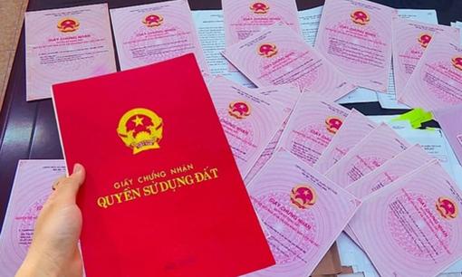 Từ nay, sổ đỏ mẫu mới có thể đứng tên tối đa bao nhiêu người?