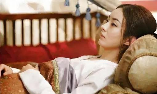 Câu tục ngữ cổ “Bạn không thể ngủ khi đầu quay về hướng tây và chân quay về hướng đông”, câu này có nghĩa là gì?