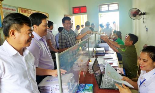 Công chức xã nghỉ hưu trước tuổi được hưởng trợ cấp thế nào?