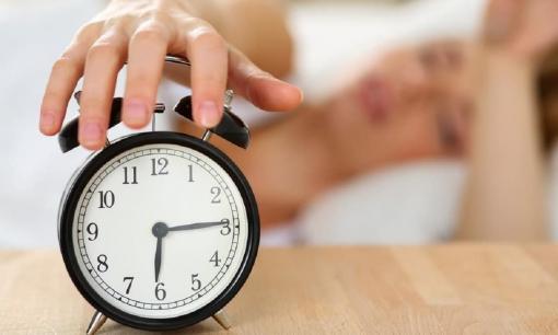 Mấy giờ thức dậy là tốt nhất? Không phải 5 giờ hay 7 giờ! Người trung niên và cao tuổi dù bận rộn đến đâu cũng nên xem