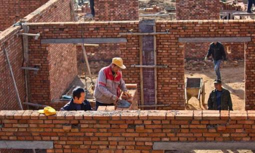 'Tường chồng tường, cây chắn hiên, nhà tan người vong' - Không phải mê tín, chớ xem thường!