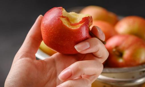 Nghiên cứu đã phát hiện ra rằng những người ăn táo mỗi ngày sẽ cảm nhận được những thay đổi này trong cơ thể chỉ trong thời gian ngắn