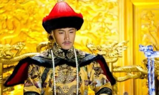 Ông là vị hoàng đế quyền lực nhất của nhà Thanh, quyền lực hơn Khang Hy và Ung Chính gấp trăm lần, nhưng lại hiếm khi được nhắc đến