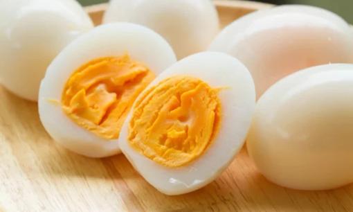 Ăn trứng luộc thường xuyên, là “bổ gan” hay “hại gan”? Bác sĩ: 3 điểm cần nhớ khi ăn trứng