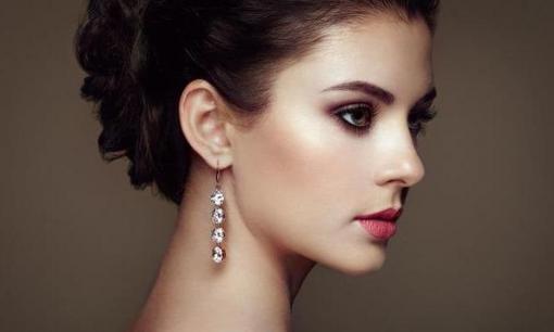 Nếu một người phụ nữ muốn vẫn quyến rũ khi đã ngoài 40, cô ấy nên chú ý hơn đến những chi tiết này