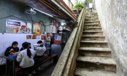 Cuộc sống của người dân ở sát hồ Gươm dự kiến sắp phải di dời thế nào?