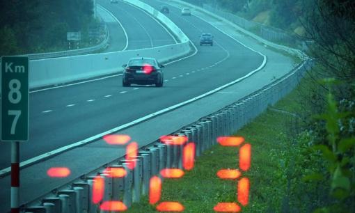 Chạy quá tốc độ có thể bị phạt tới 14 triệu đồng: Trường hợp nào không bị xử phạt?