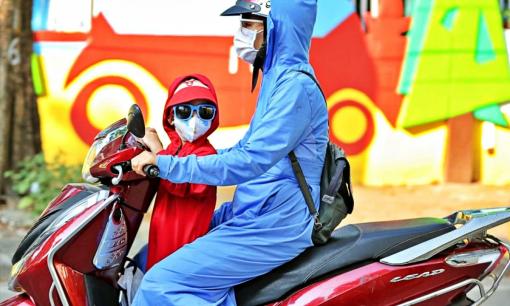 Trẻ nhỏ dưới 6 tuổi có phải đội mũ bảo hiểm xe máy theo quy định mới?