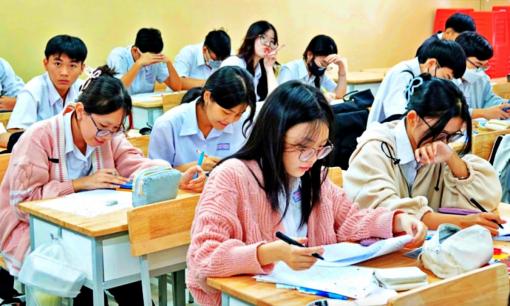 Chồng chéo quy định cấm dạy thêm khi cho phép dạy học 2 buổi/ngày?