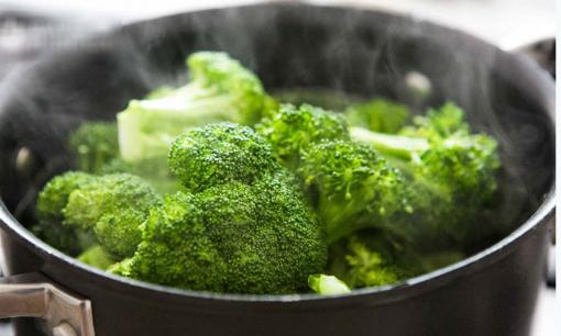 Lười đến mấy cũng phải chần qua 4 loại rau này nếu không muốn thận đầy sỏi