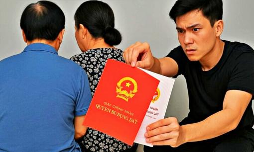 Con trai lén lút lấy trộm sổ đỏ của bố mẹ đi cầm cố, cần giải quyết thế nào?