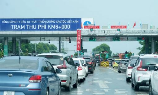 Tại sao đã nộp phí đường bộ vẫn mất tiền đi trên cao tốc? Cục Đường bộ giải thích
