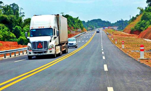 Vạch kẻ đường màu trắng và màu vàng có ý nghĩa gì, phân biệt như thế nào?