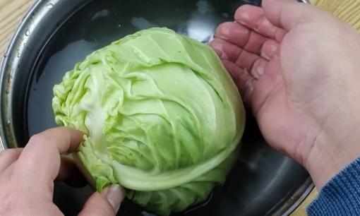 Đừng chỉ rửa bắp cải bằng nước, nó tương đương với ăn phải thuốc trừ sâu, dạy bạn cách chính xác, chất bẩn đều bay hết