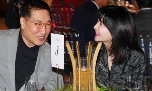 Lee Young Ae tiết lộ cuộc sống thực sự với chồng đại gia U80, không quên nhắc đến cô con gái xinh như thiên thần 