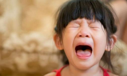 Con cái ngày càng xa cách cha mẹ: 5 dấu hiệu bắt đầu từ rất sớm mà người lớn thường bỏ qua 