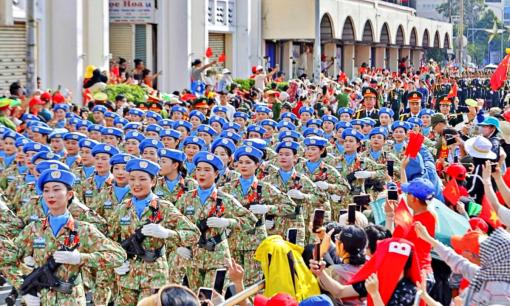 TP.HCM nắng nóng đỉnh điểm dịp 30/4, người dân cần làm gì để tránh không bị say nắng, say nóng?