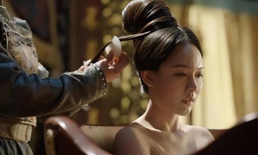 Khi các phi tần thời xưa đang tắm, những hoạn quan hầu cận bên cạnh đều tỏ ra sợ hãi, họ sợ điều gì?