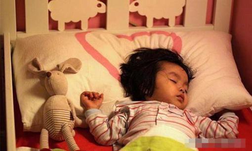 Trẻ em ở độ tuổi nào thì có thể ngủ riêng giường với bố mẹ? Lời khuyên của chuyên gia: tách biệt trước 8 tuổi, nếu không sẽ không tốt cho trẻ