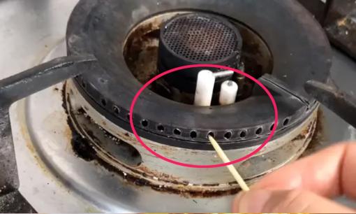 Hôm nay tôi mới phát hiện ra rằng nếu bạn “di chuyển” bếp gas bằng tăm, bạn có thể tiết kiệm được rất nhiều tiền gas trong một năm!