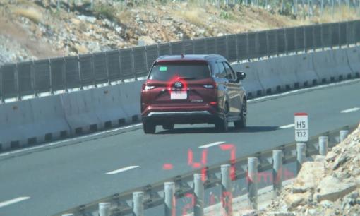 Ô tô chạy dưới tốc độ tối thiểu, cố tình bám làn trái trên cao tốc bị xử mức phạt như thế nào?