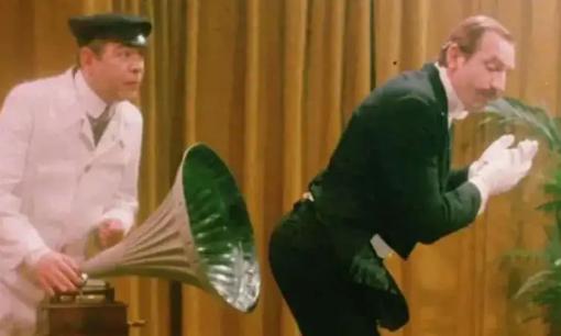 'Vua xì hơi' có thể tự do điều khiển cơ thắt hậu môn: Thổi nến, chơi nhạc bằng xì hơi và trở thành một nghệ sĩ kiếm nhiều tiền