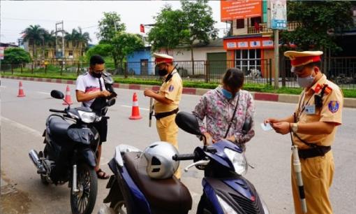 Từ năm 2025, loại giấy tờ được CSGT kiểm tra khi dừng xe?