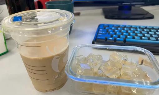 Tại sao đá viên ở quán trà sữa tan chậm trong khi đá ở nhà lại rất nhanh tan? Nhân viên quán trà sữa tiết lộ sự thật