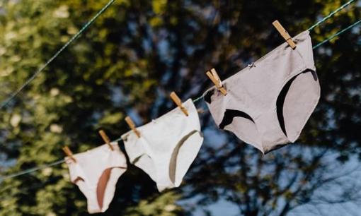 Sau khi tắm xong, tuyệt đối đừng giặt quần lót ngay! Nhiều người mắc phải hai lỗi này