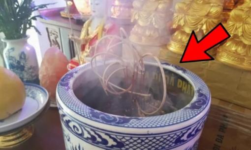 Ngày rằm, kiểm tra ngay xem bát hương có phạm phải 4 điều này không, thay ngay kẻo làm mãi vẫn nghèo