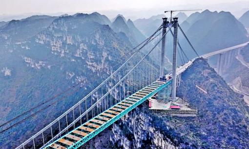 Chưa đầy 1 tháng nữa, cây cầu cao nhất thế giới sẽ hoàn thành: Cao gấp đôi tháp Eiffel, rút ngắn thời gian qua núi từ 1 giờ còn vài phút