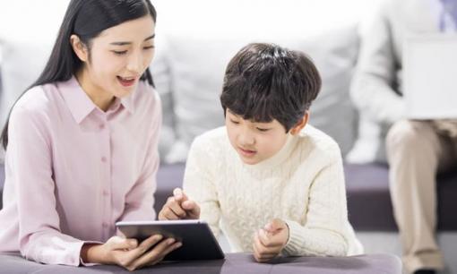 Những bà mẹ thực sự thông minh không bao giờ khoe '4 điều' về con mình trên mạng xã hội