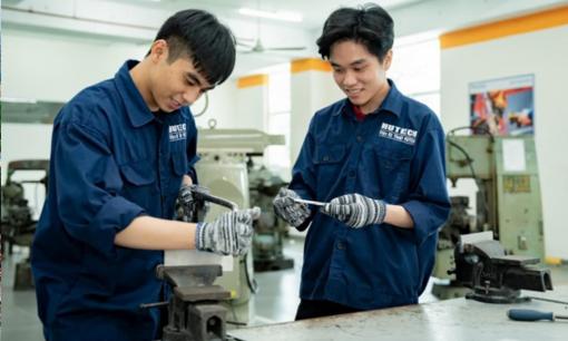 Ngành học thường bị chê là 'kén người', không phải hot trend nhưng hễ chọn là giàu, thu nhập trăm triệu/tháng