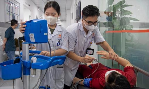 Tin vui từ 1/7: Người dân chữa bệnh tại nhà vẫn được hưởng BHYT, chi trả 100% chi phí khi vượt tuyến