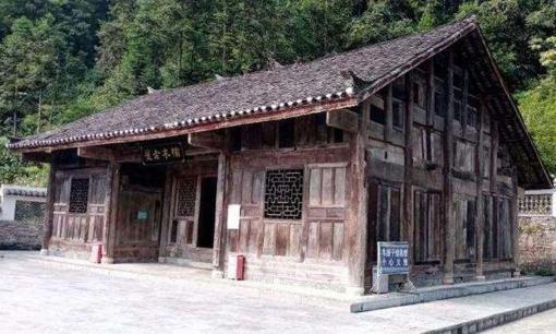 Ngôi nhà làm từ loại gỗ quý 600 năm không mối mọt còn toả mùi thơm nức, được định giá gần 3.000 tỷ gia chủ vẫn sống chết không bán 