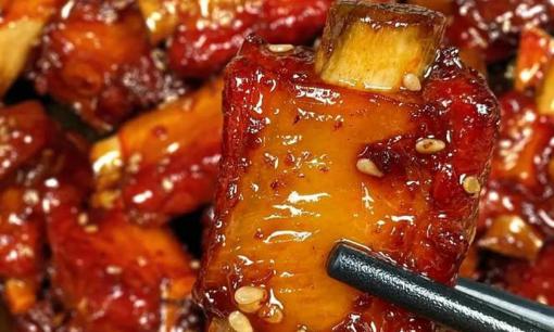 Khi làm sườn heo chua ngọt, nên thêm đường và giấm vào thời điểm nào? Nếu bạn làm đúng các bước, món ăn sẽ có vị chua ngọt, mềm và ngon.