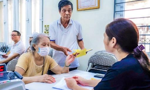 Từ 1/7, nhiều người sẽ bị tạm dừng lương hưu chỉ vì quên việc này