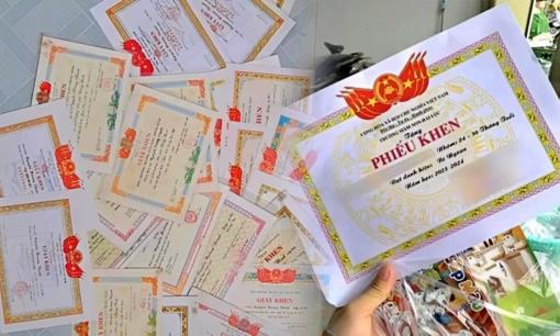 'Mùa khoe con': Phụ huynh đua nhau tung hô thành tích của con, chuyên gia nói gì?