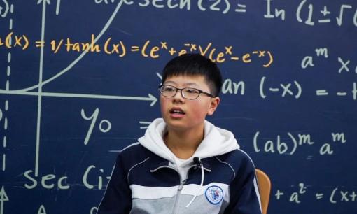 'Thần đồng' Toán học lập cú đúp, 2 năm liên tiếp đạt điểm tuyệt đối 42/42 tại Olympic