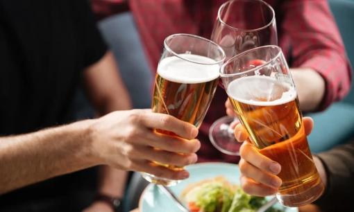 Bị nôn sau khi uống rượu là lợi hay hại?