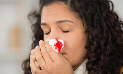 Bác sĩ: Triệu chứng ban đầu của ung thư vòm họng không phải là chảy máu cam mà là 4 bất thường lớn ở cơ thể không nên bỏ qua